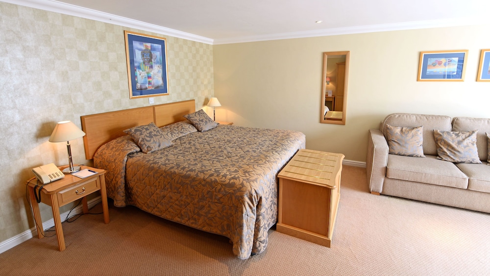 Deluxe Family Room - Photo 2