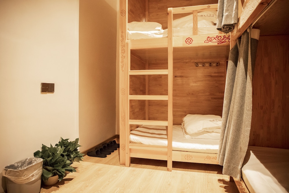 1 Bed in 6-Bed Room photo 2