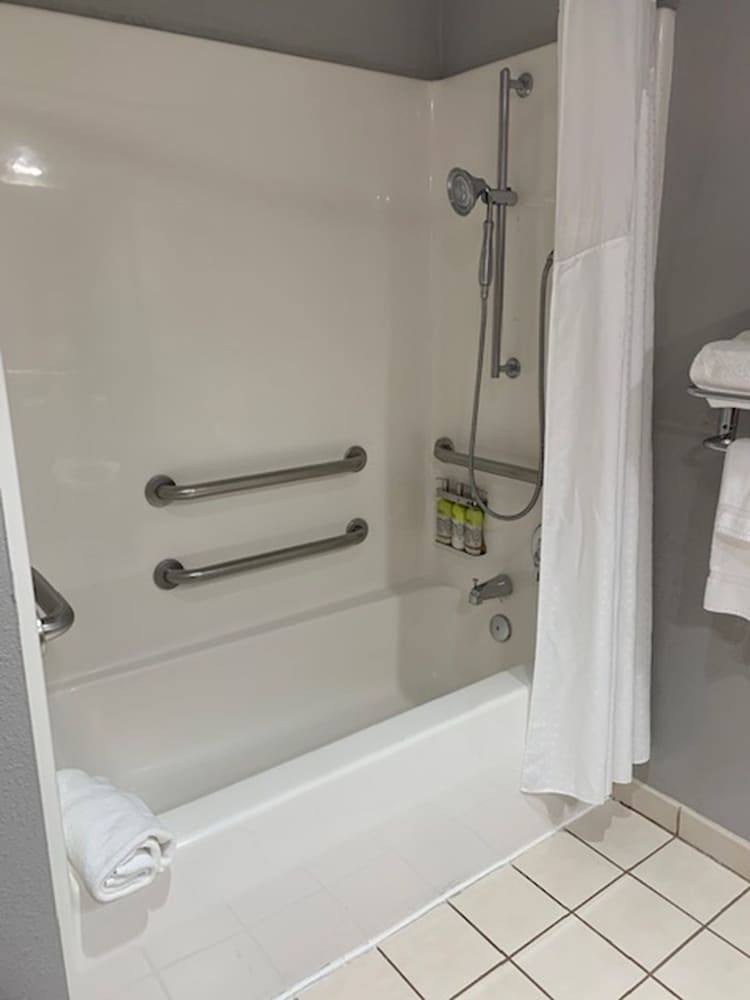 Standard Room, 1 Twin Bed, Accessible (Accessible Tub) photo 2