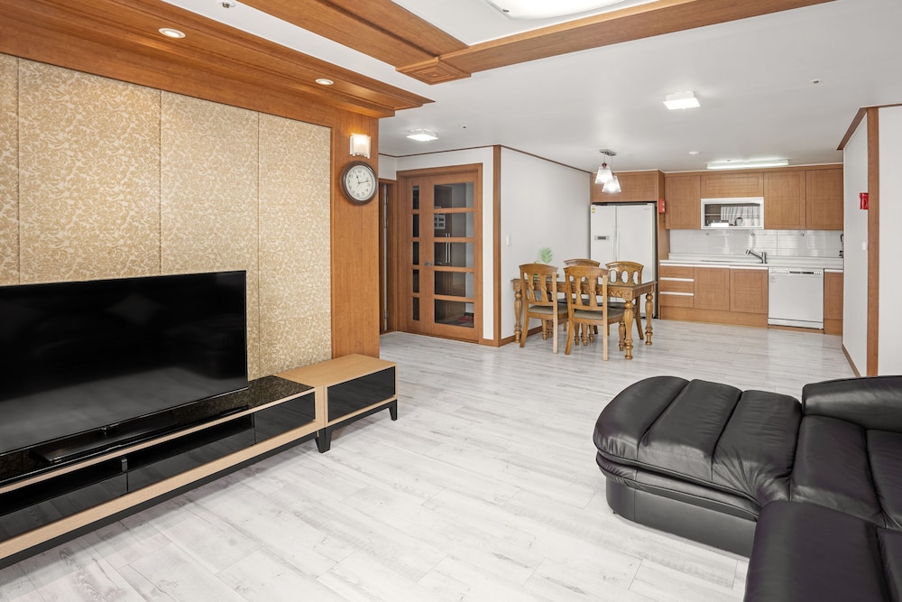 Family Apartment, 3 Bedrooms photo 3