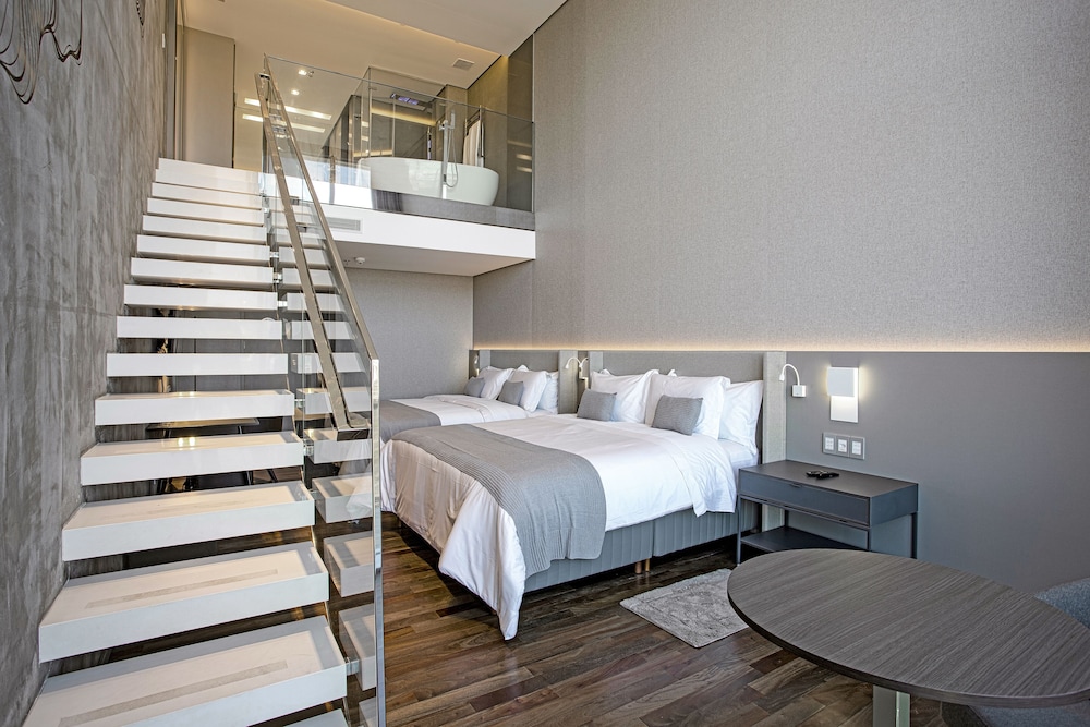 Club Twin Room