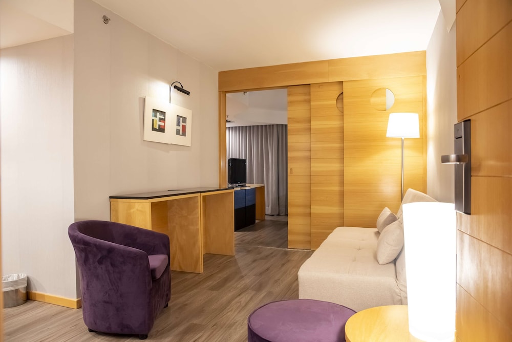 Executive Room, 1 King Bed - Photo 6