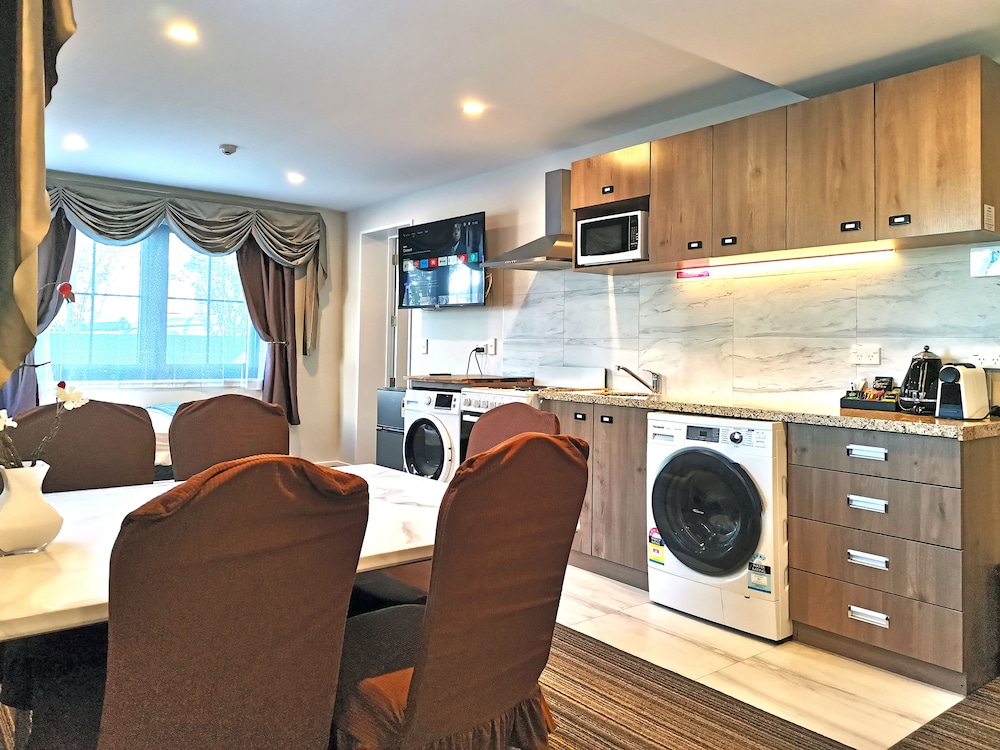 Business Class Three Bedroom Suite photo 3