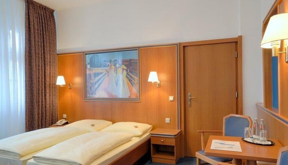Standard Double Room photo 3