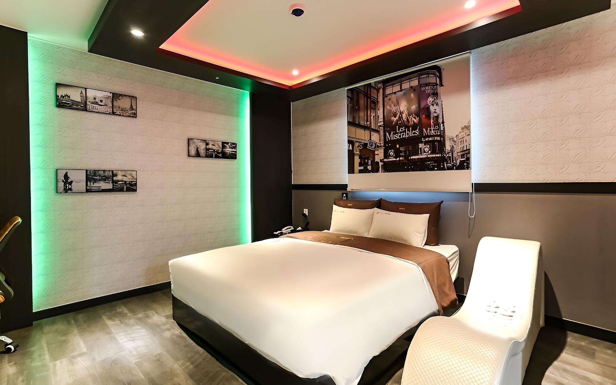 Room (Deluxe room (drive in - 1 room for 1 )