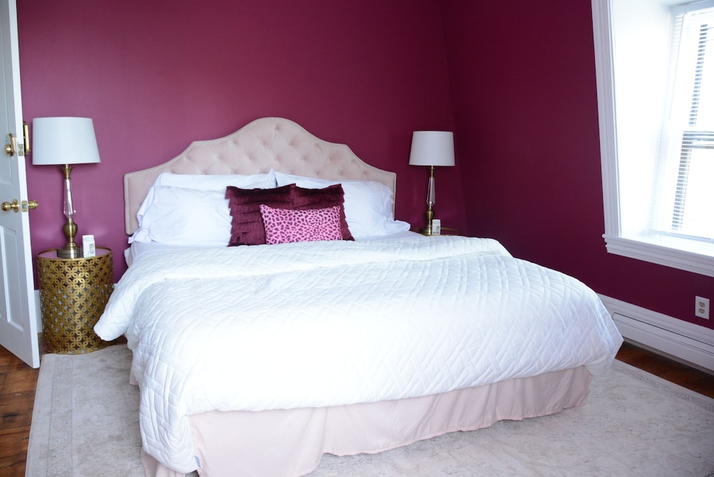 King Burgundy Room