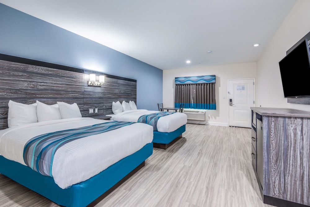 Room, 2 Queen Beds, Non Smoking - Photo 1