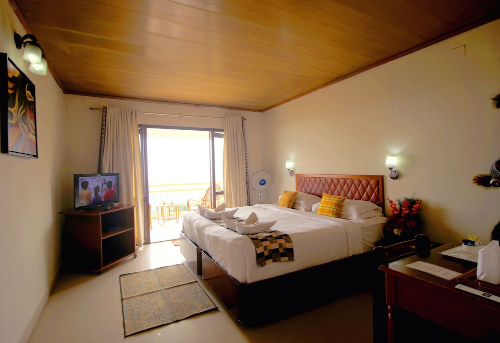 Room, 1 King Bed, Mountain View photo 1