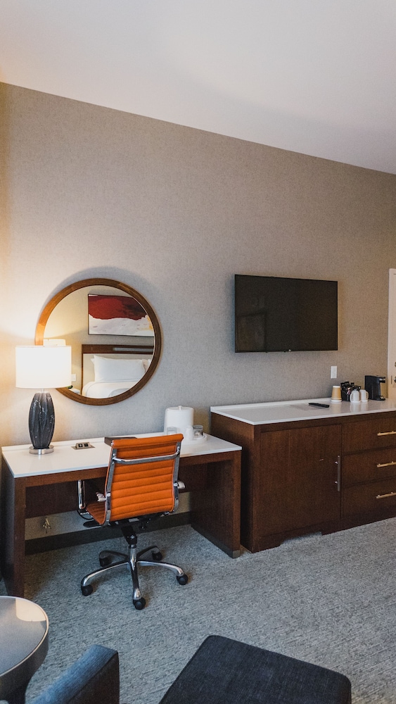 Deluxe Room, 2 Queen Beds, Smoking - Photo 1