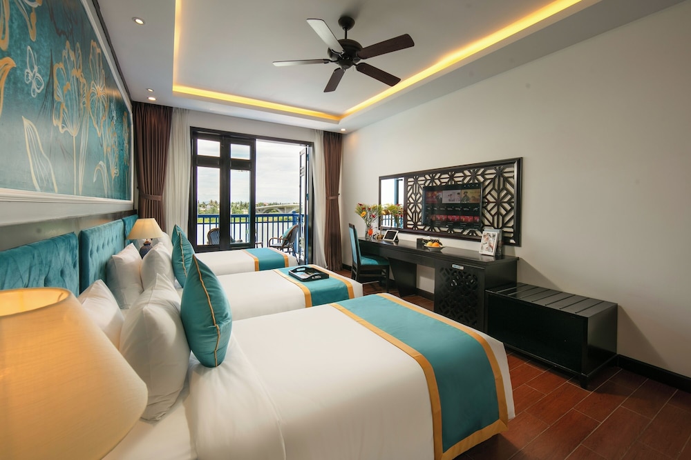 Triple Premium River View & Balcony photo 1