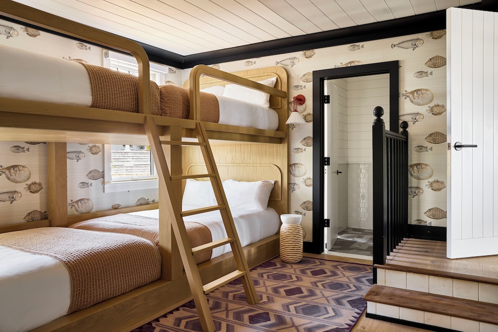 Suite, 2 Bedrooms (Court House Bunk)