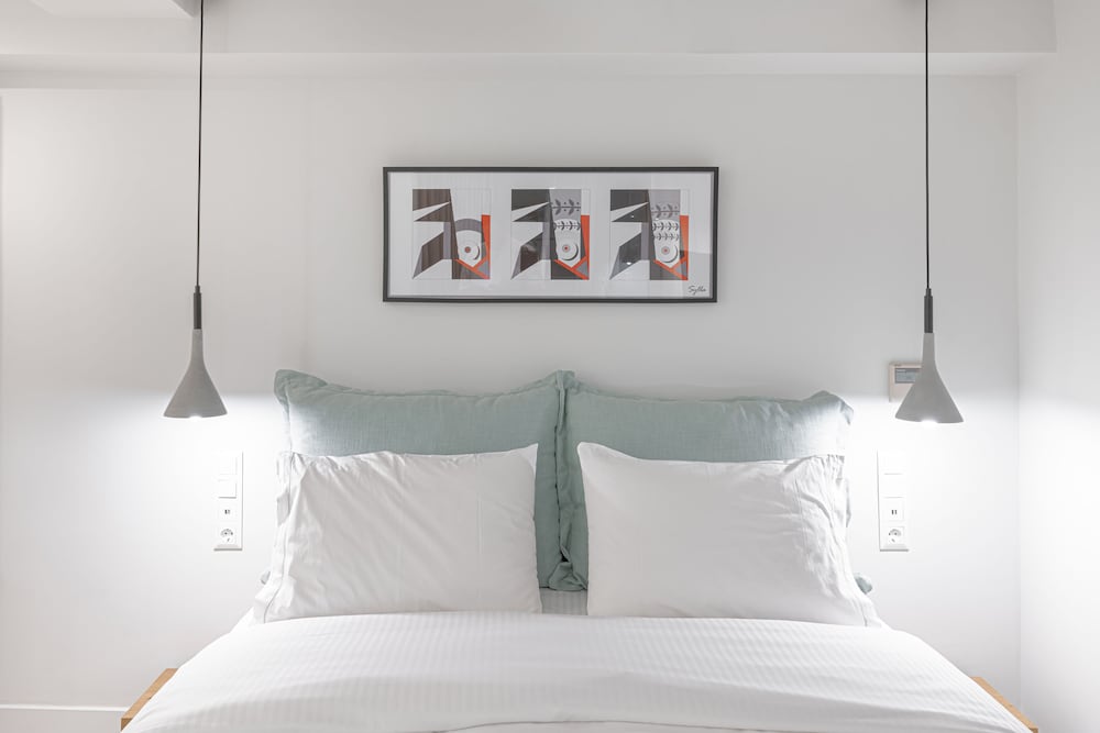 Standard Studio Suite, 1 Queen Bed, Mezzanine photo 2