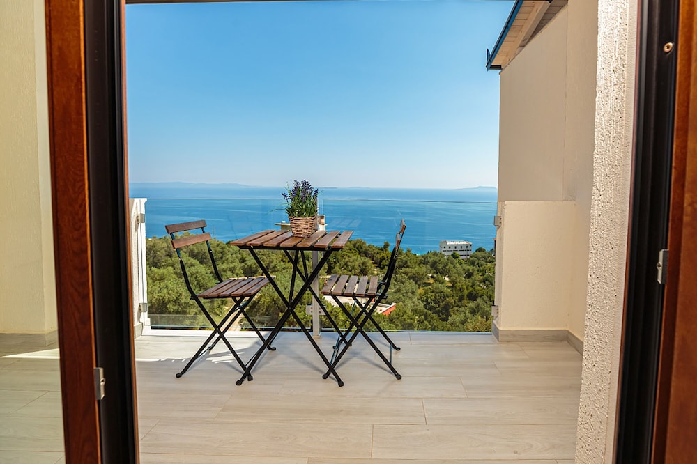 Deluxe Triple Room with Sea View photo 2