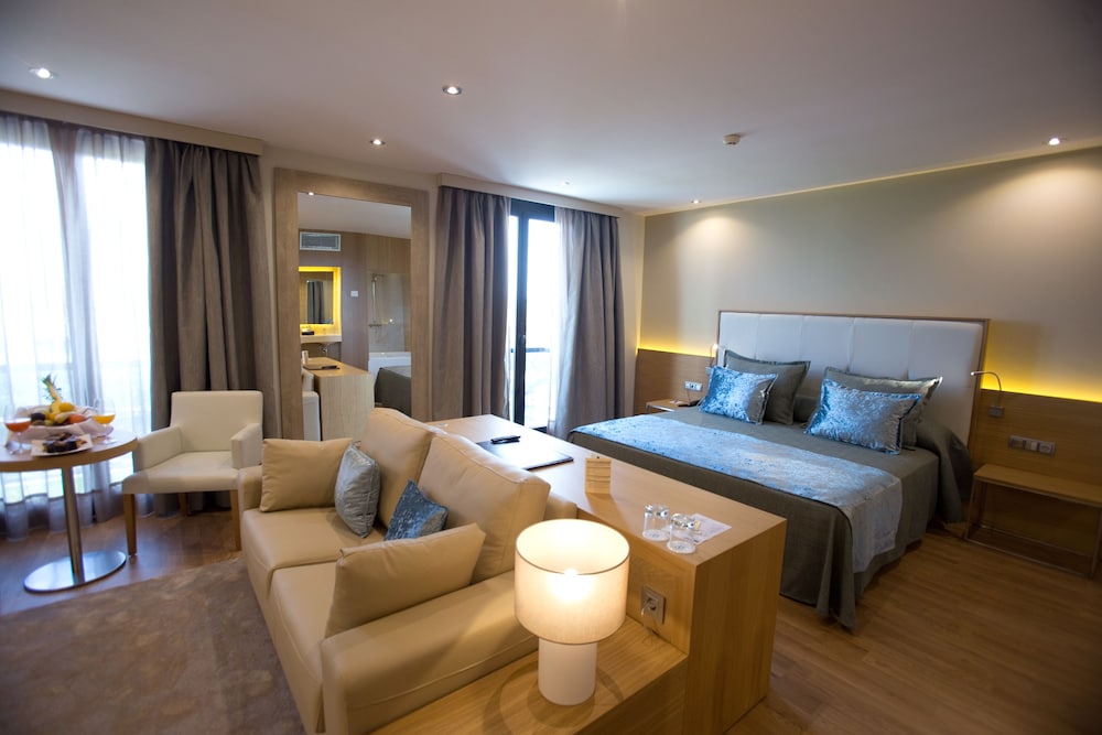 Junior Suite - Photo 1