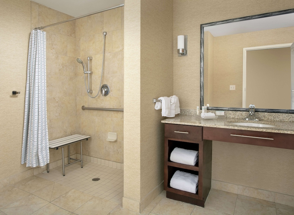 Suite, Multiple Beds, Sofa Bed, Accessible (Roll-In Shower) - Photo 4