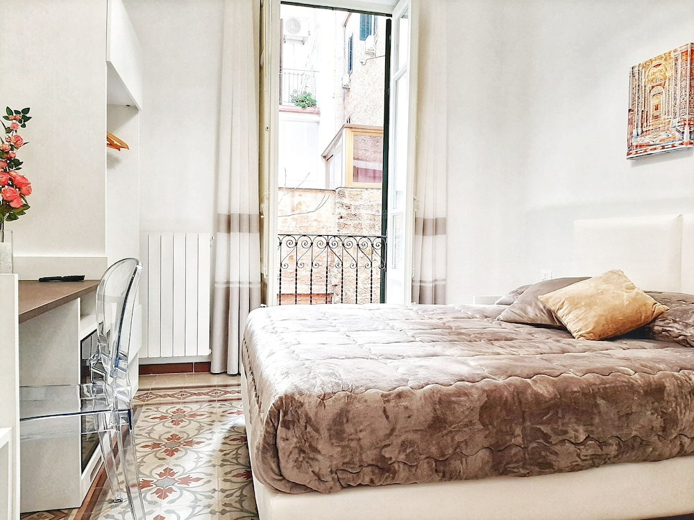 Comfort Room, Multiple Beds, Balcony, City View