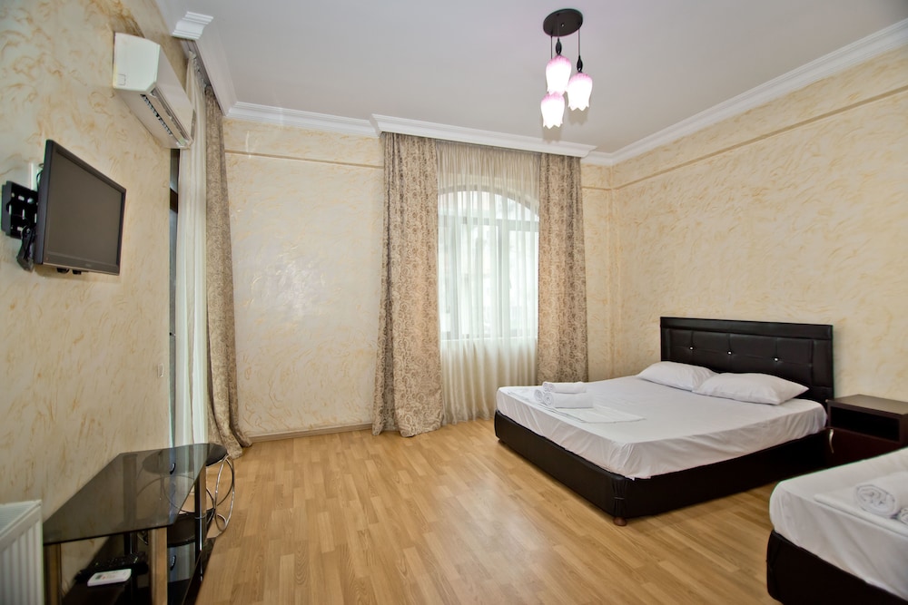 Triple Room (202)