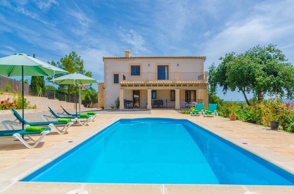 Villa photo 3