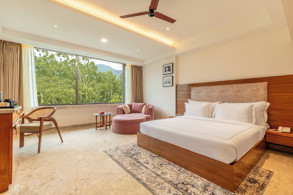 Prominent Premier Room with Mussoorie view photo 2
