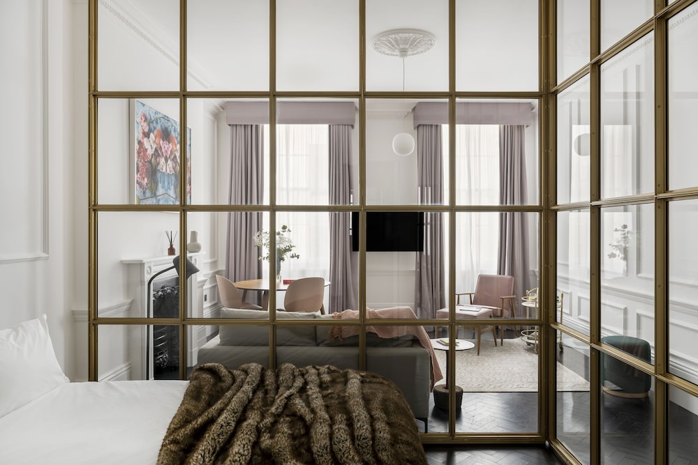 Large Studio Apartment photo 3