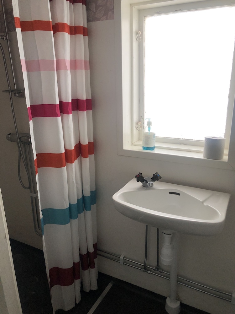 Basic Cottage, 2 Bedrooms photo 3