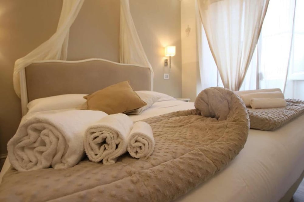 Classic Double Room, Terrace, Partial Sea View photo 3