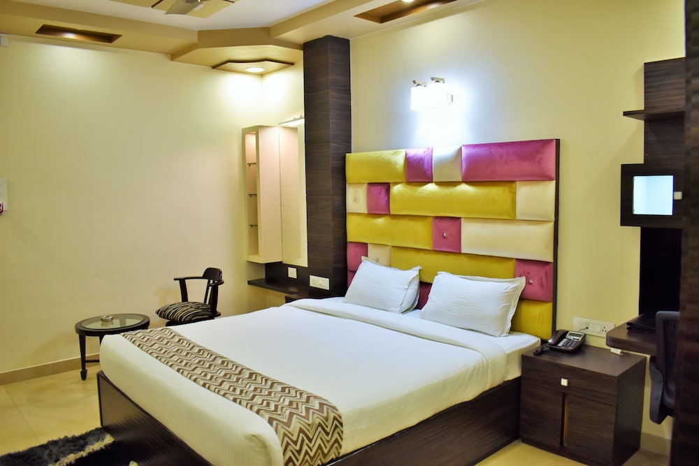 Deluxe Double Room, 1 King Bed, Non Smoking photo 2