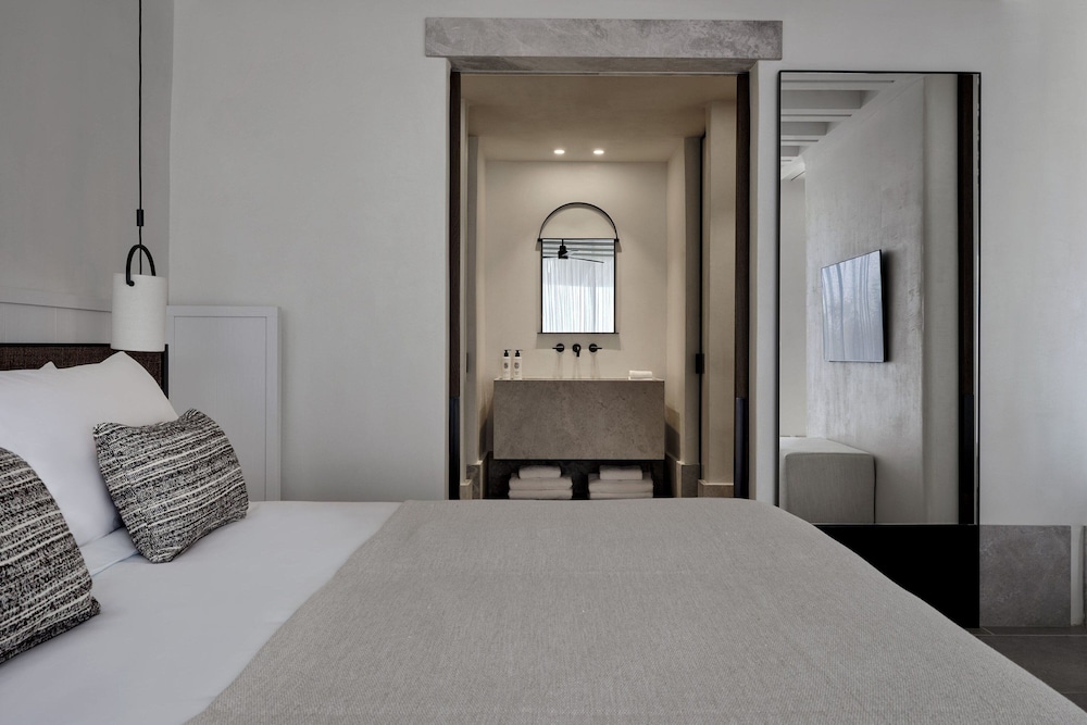 Grand Studio Suite, 2 Bedrooms, Sea View (Private Pool) photo 3