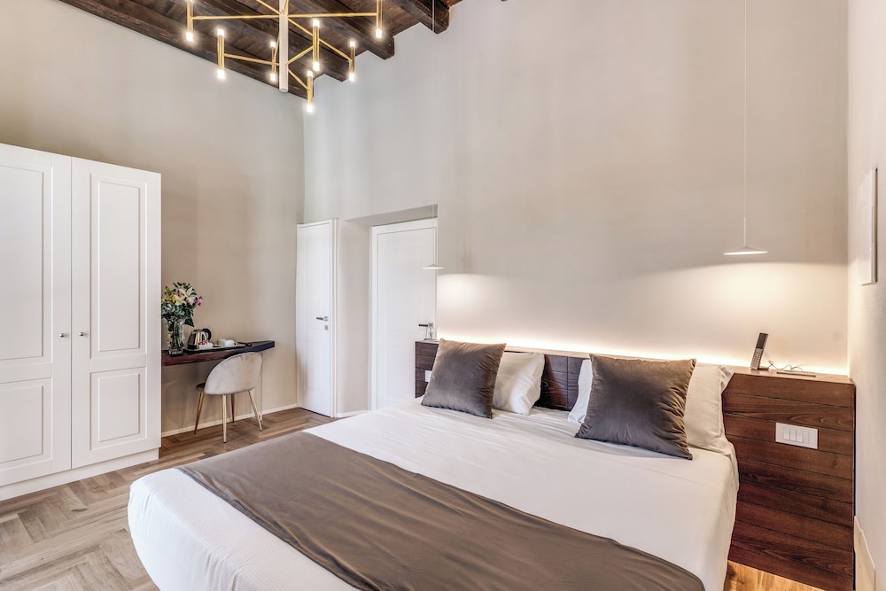 Double room with balcony and Pantheon view on the third floor in the separate building photo 3
