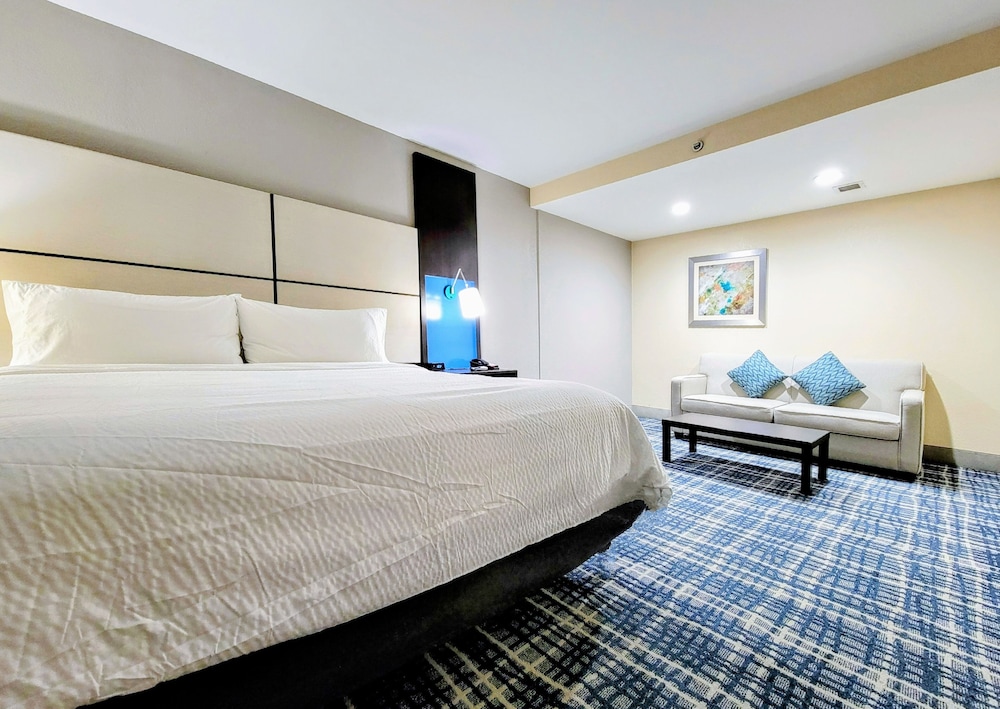 Suite, 1 King Bed with Sofa bed (Additional Living Area) - Photo 3