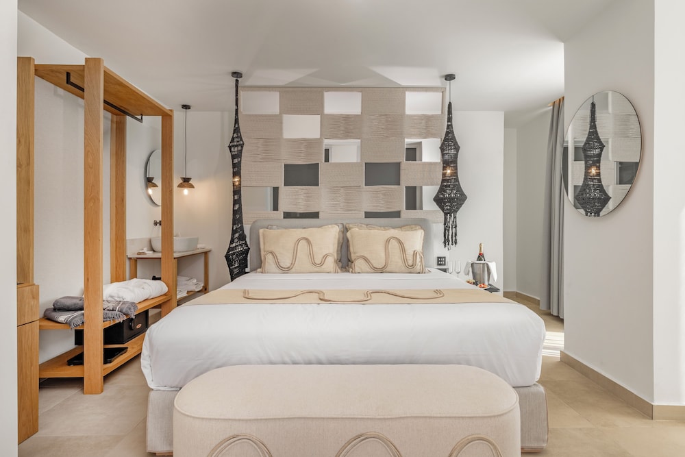 Deluxe Penthouse with Heated Outdoor Jacuzzi