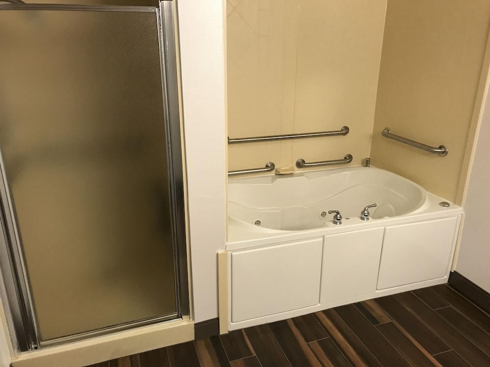 Suite, 1 King Bed, Accessible, Non Smoking - Photo 7