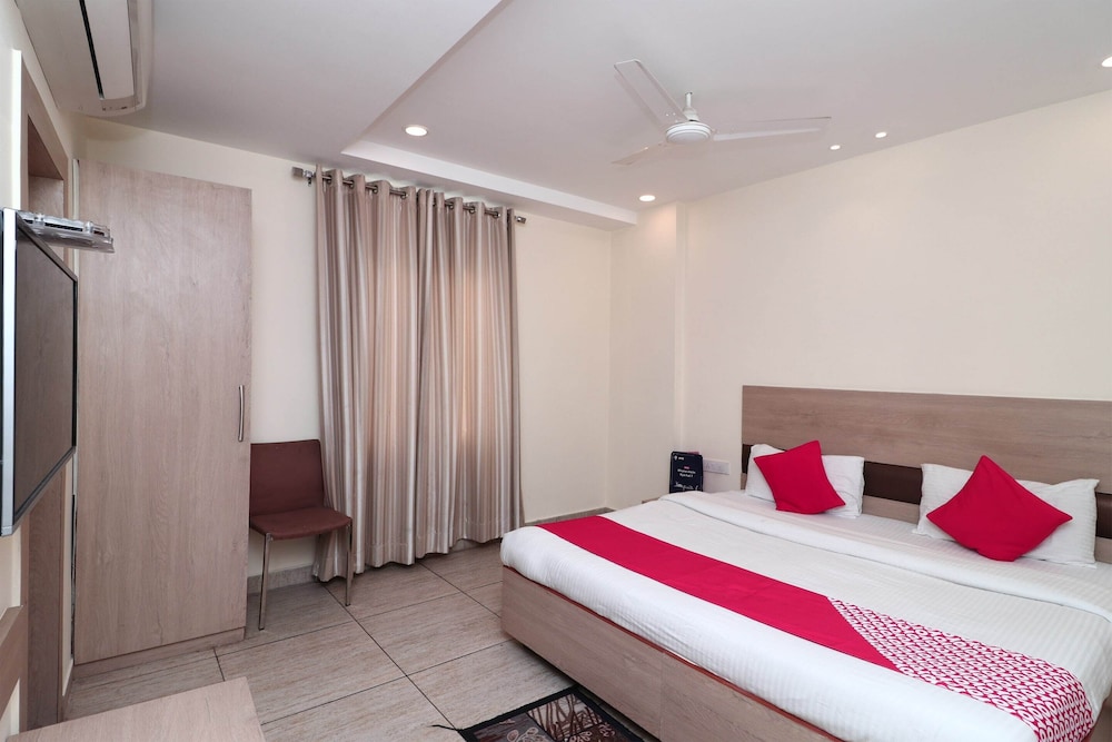 Deluxe Double or Twin Room, 1 King Bed