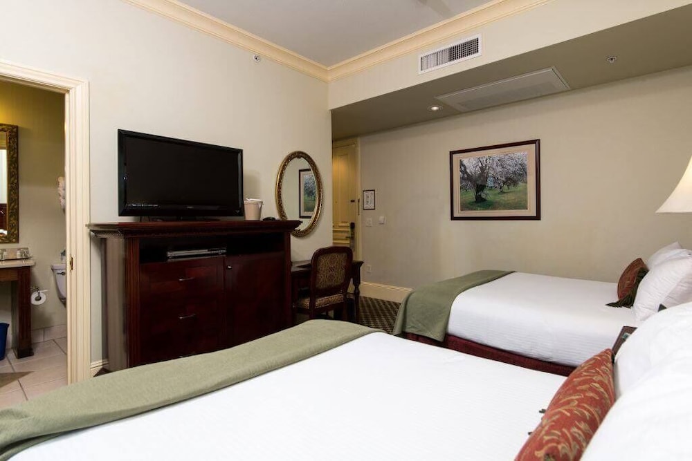 Standard Room, 2 Full Beds photo 3