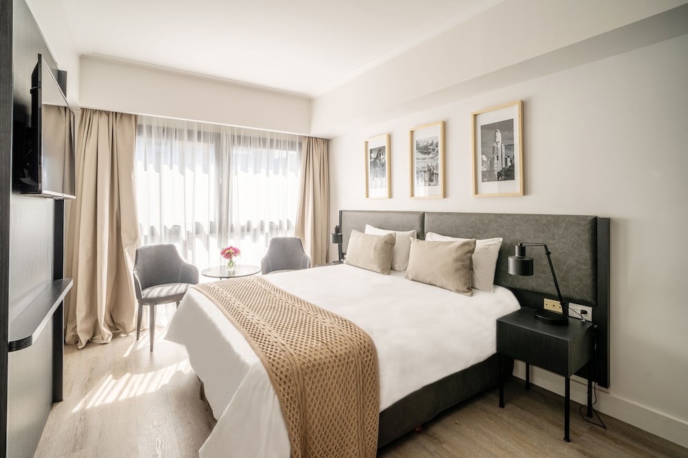 Junior Room, 1 Queen Bed photo 1
