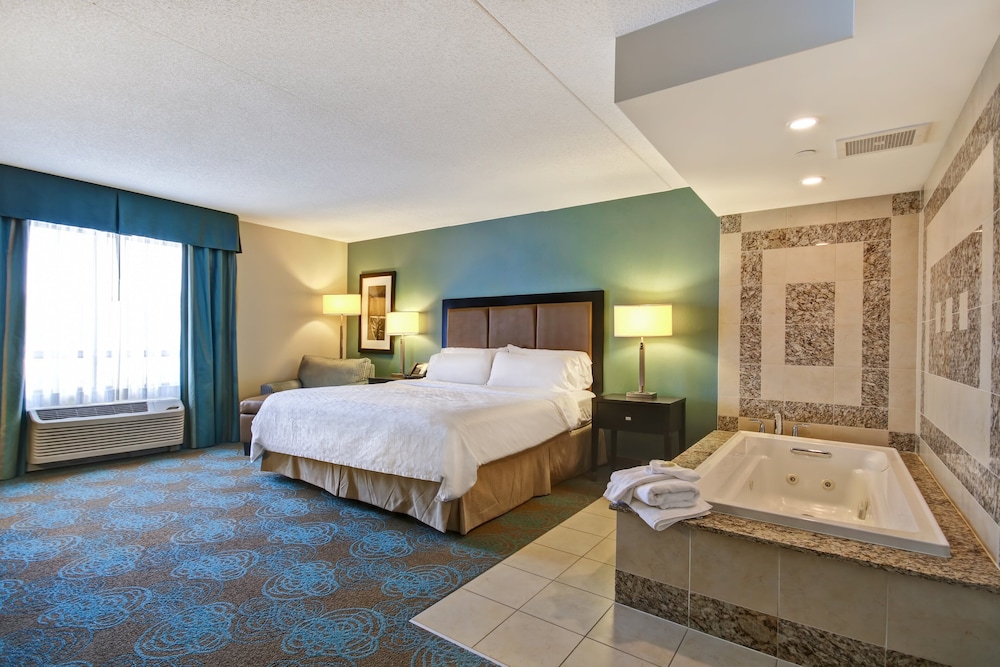 Suite, 1 King Bed, Jetted Tub