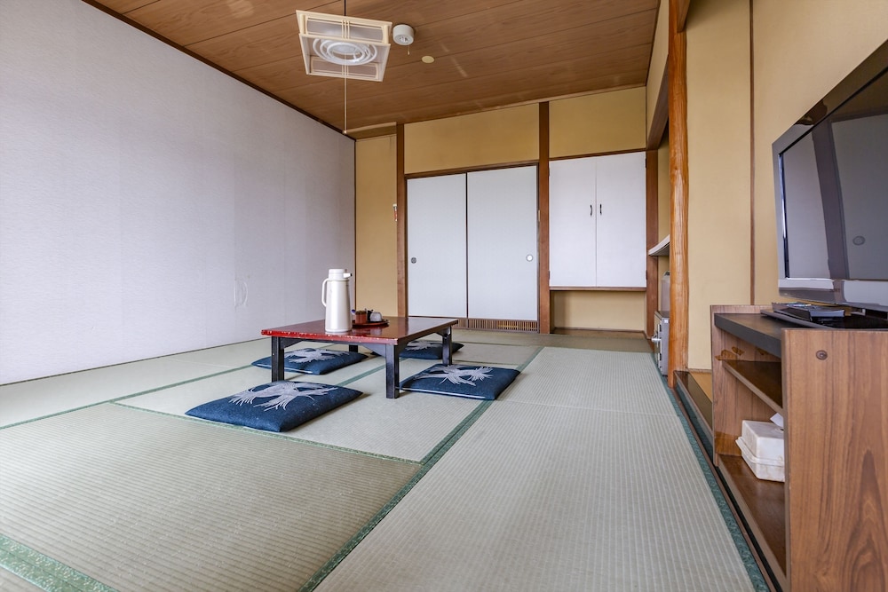 Japanese Room with Shared Washroom- Family, Smoking photo 2