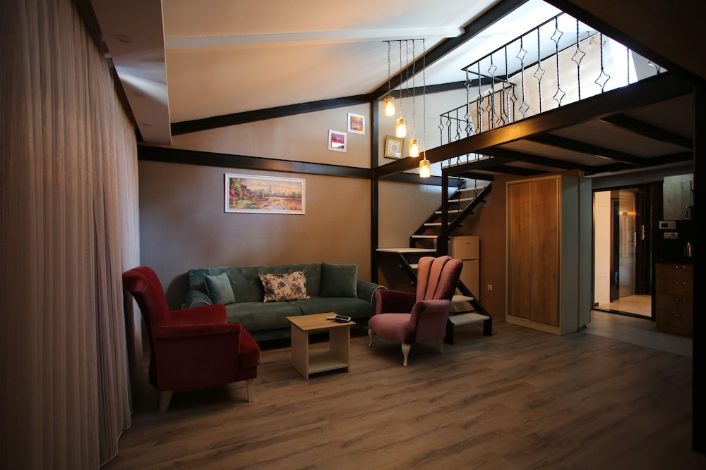 City Loft, 2 Queen Beds photo 3