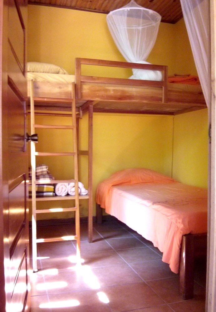 Standard Triple Room, 3 Twin Beds, Ensuite photo 1
