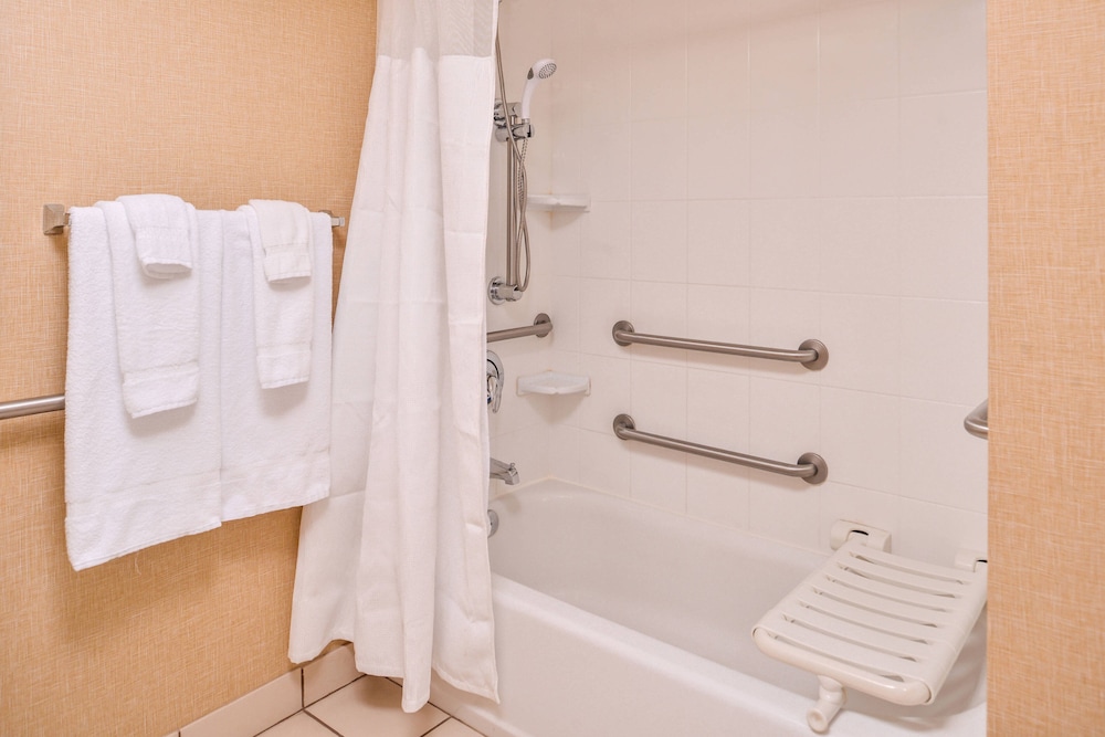 Suite, 1 Bedroom - Photo 3