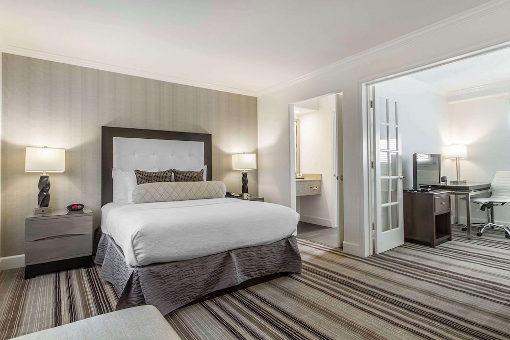 Suite, 1 Queen Bed, Non Smoking - Photo 1