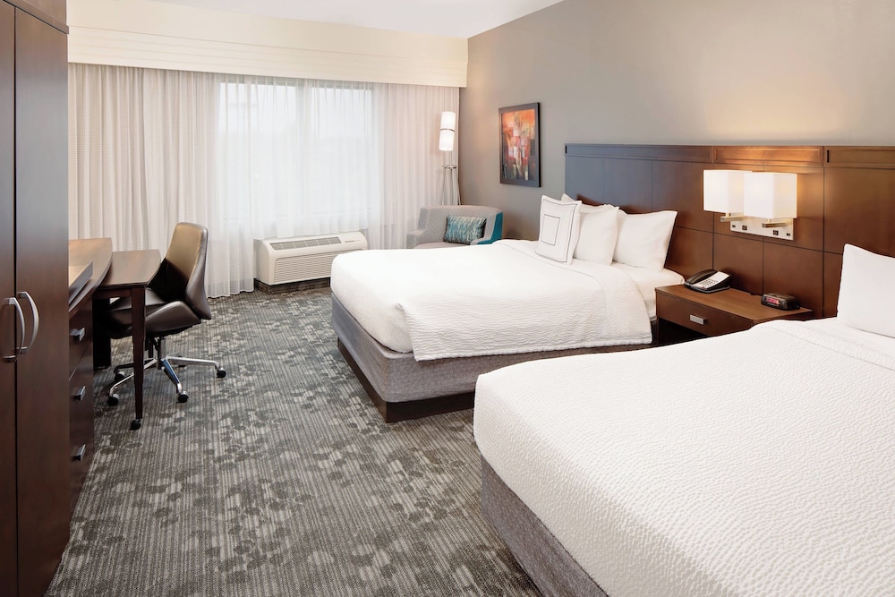 Room, 2 Queen Beds - Photo 1