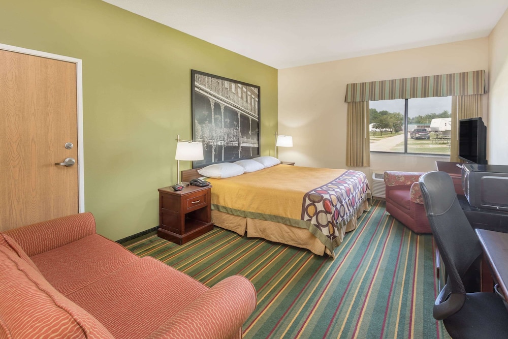 Room, 1 King Bed, Non Smoking - Photo 2