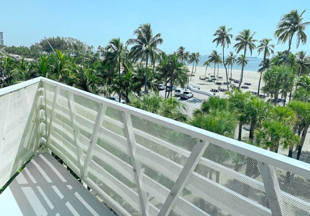 Suite, 1 King Bed with Sofa bed, Balcony, Oceanfront (Posh Balcony One Bedroom Ocean Front) - Photo 4