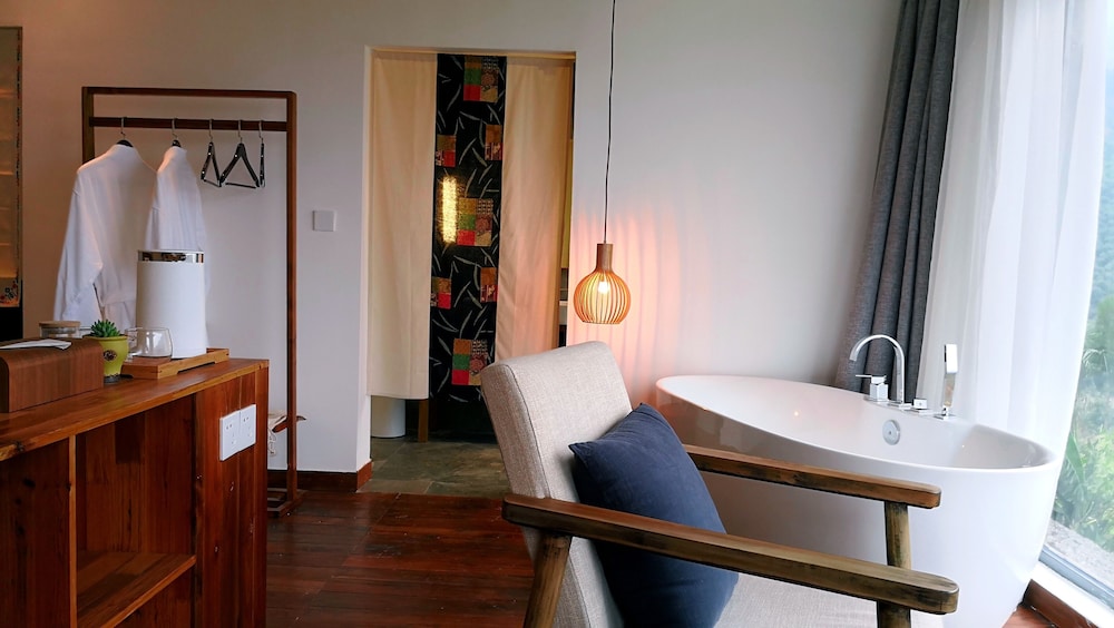 Deluxe Suite with View photo 3