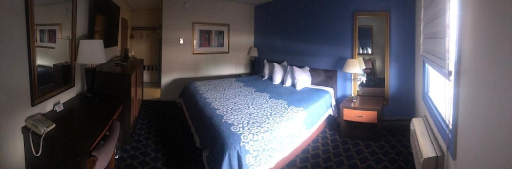 Standard Room, 1 King Bed - Photo 6