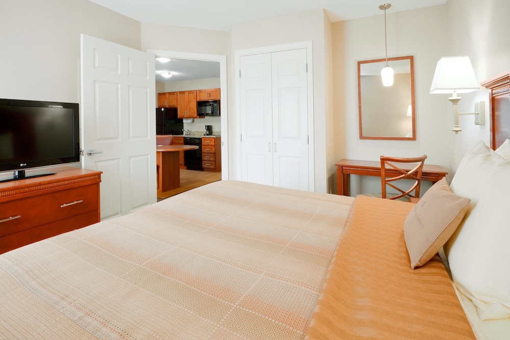 Suite, 1 Bedroom - Photo 2