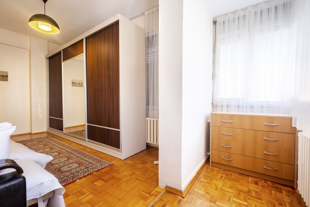 Apartment photo 2