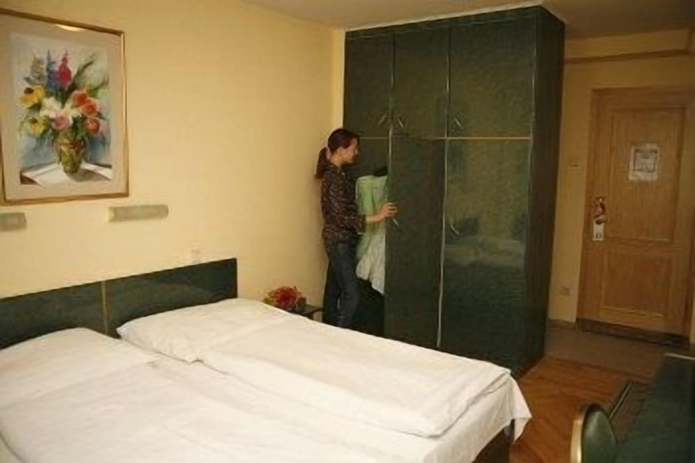 Standard Twin Room - Photo 2