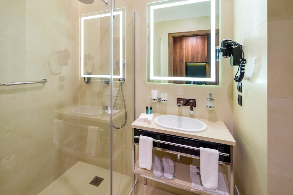 Deluxe Twin Room - Photo 2